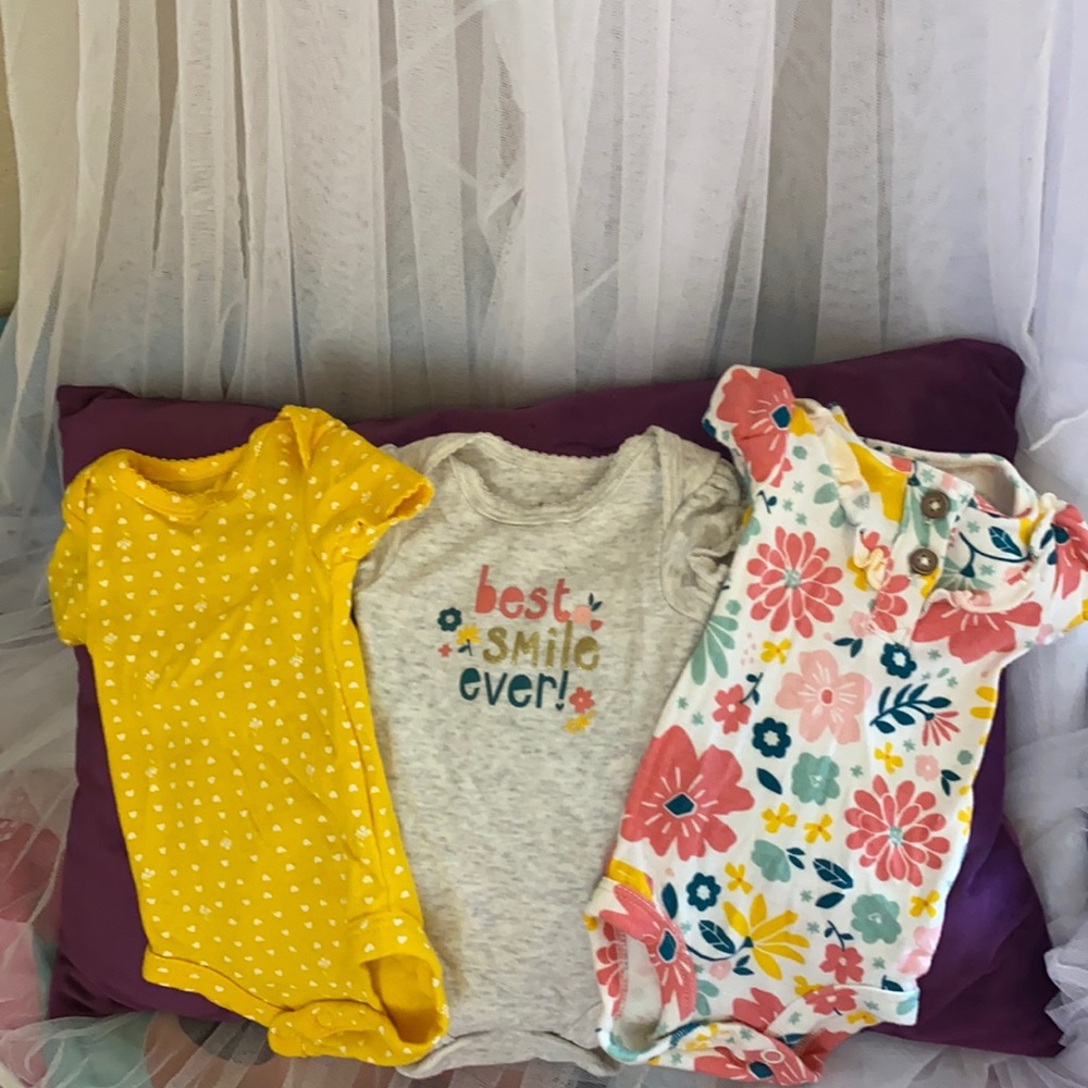 Set of onesies